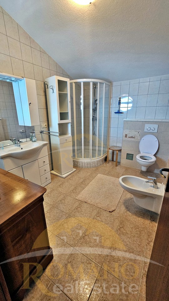 Ekskluzivna hiša prvi vrsti ob morju – Mavarčica, Okrug Gornji – Velik investicijski potencial